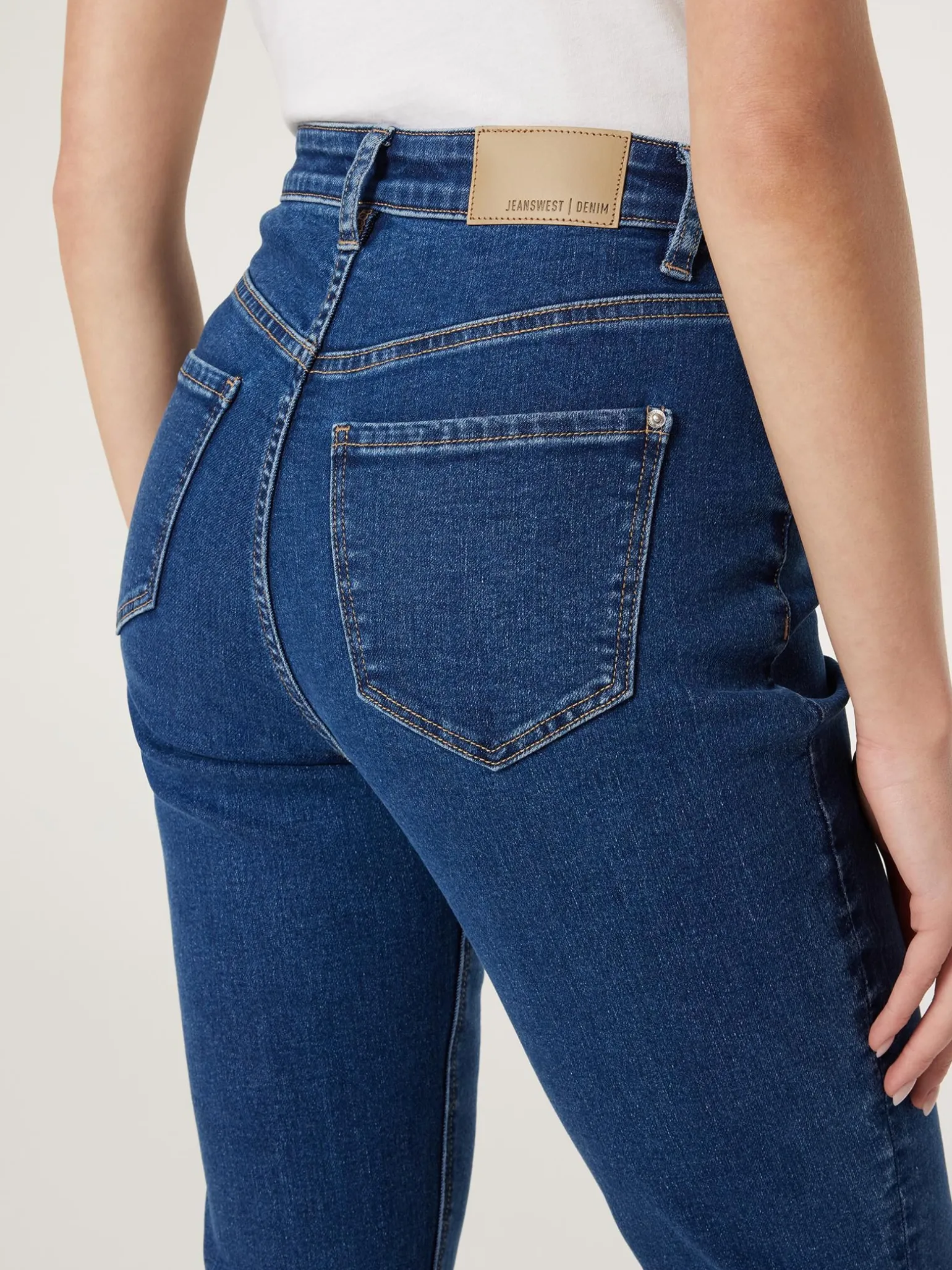 Brooke Tapered Crop Jeans