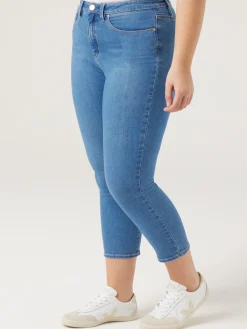 Kara Curve Skinny Capri