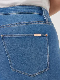 Kara Curve Skinny Capri