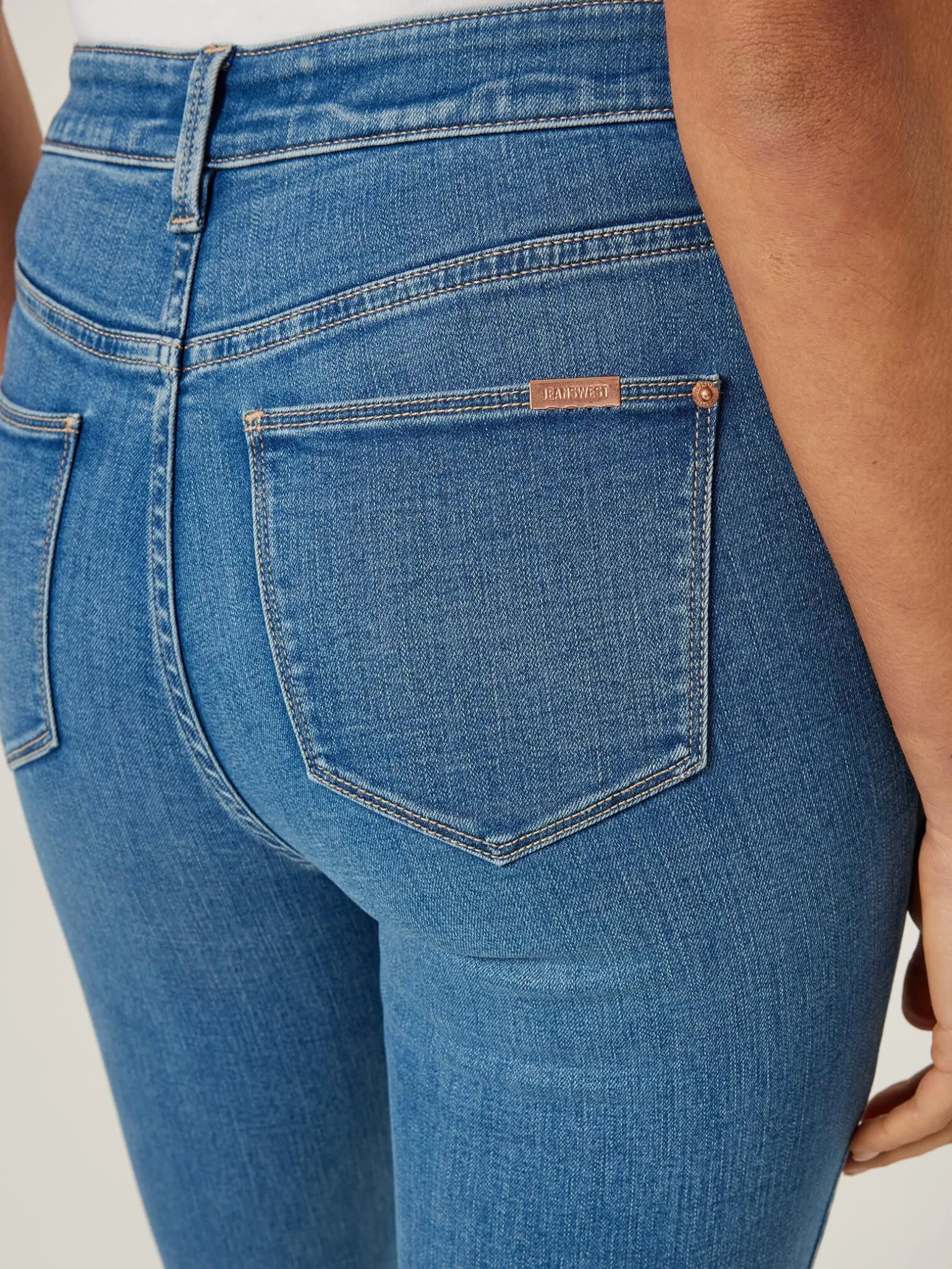 Kara Mid Waisted Skinny Capri