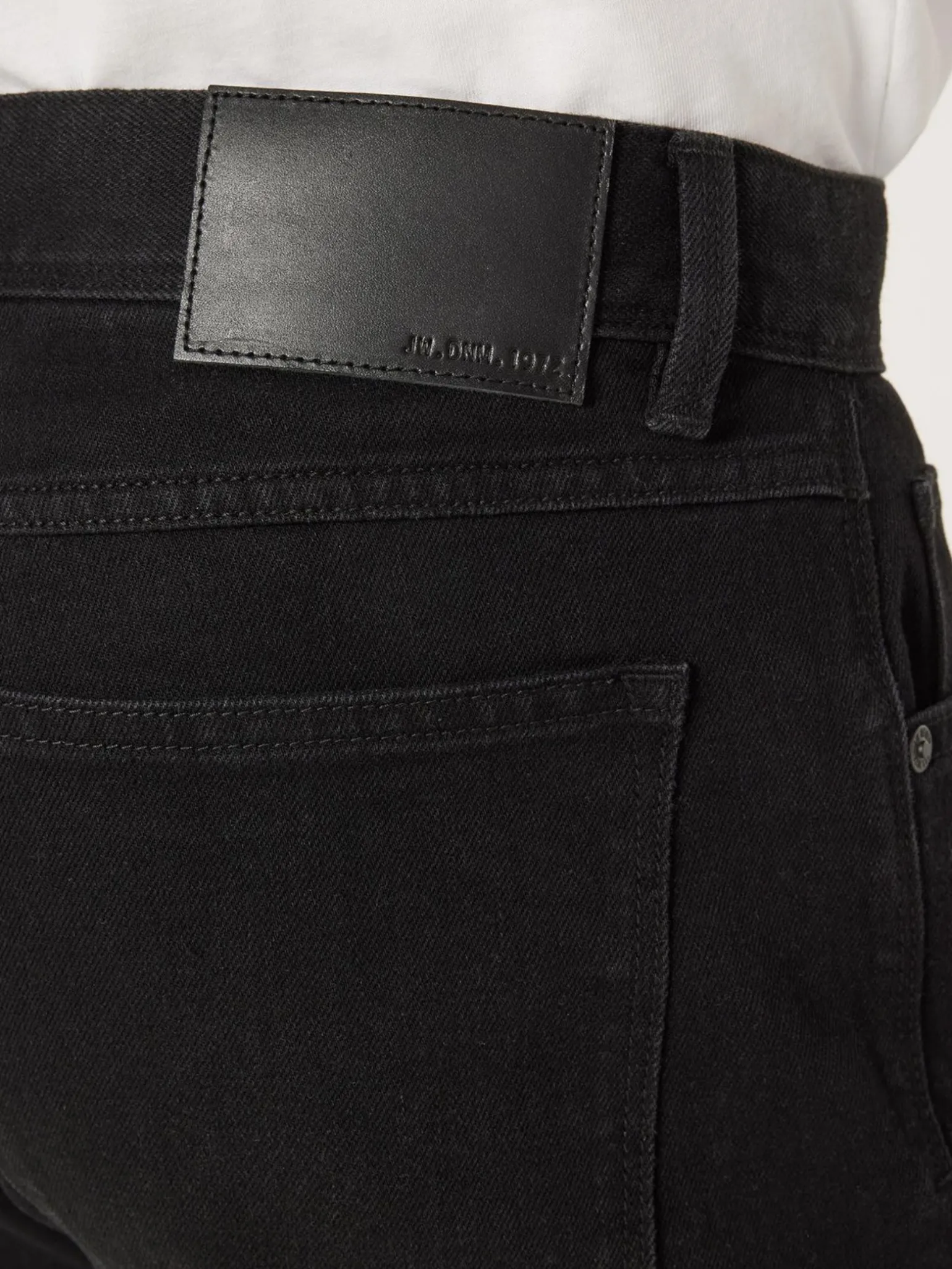 Relaxed Straight Jean