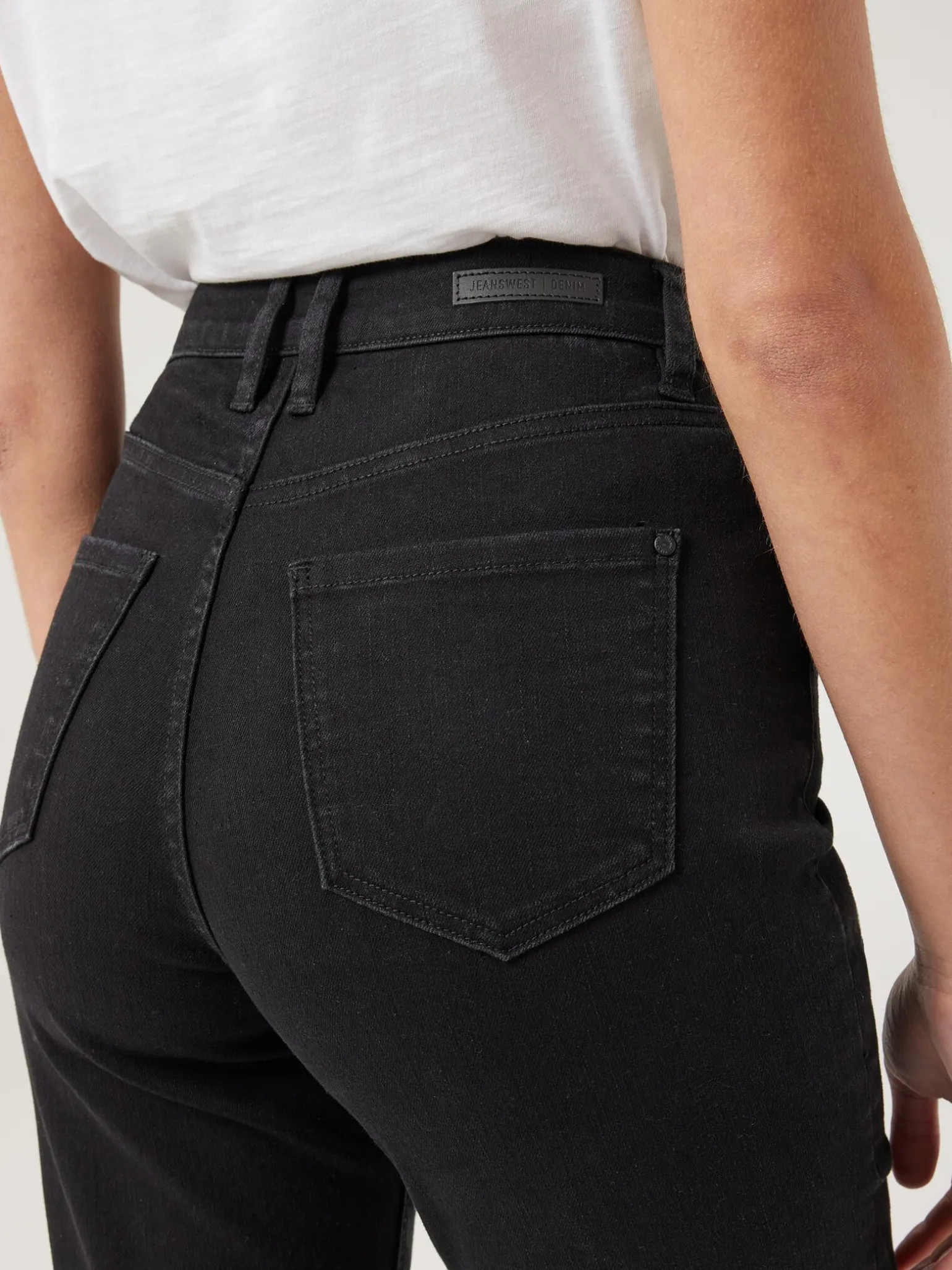 Tapered Jeans